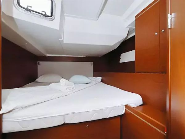 Beneteau Oceanis 51.1 | Grey Goose