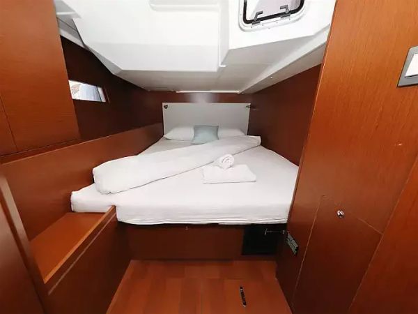 Beneteau Oceanis 51.1 | Grey Goose