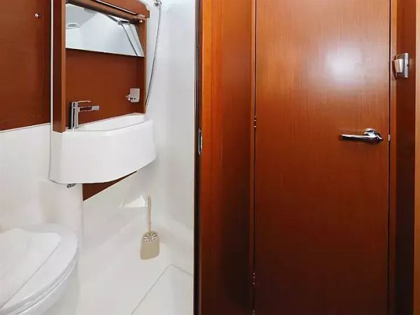 Beneteau Oceanis 51.1 | Grey Goose