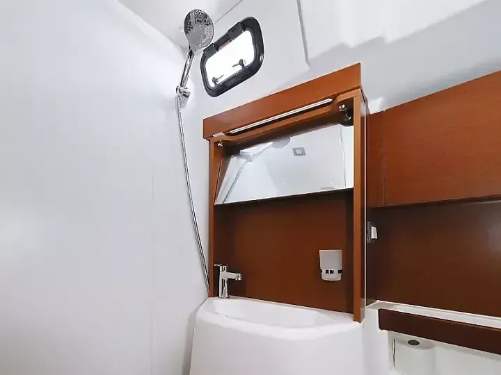 Beneteau Oceanis 51.1 | Grey Goose
