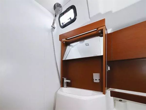 Beneteau Oceanis 51.1 | Grey Goose