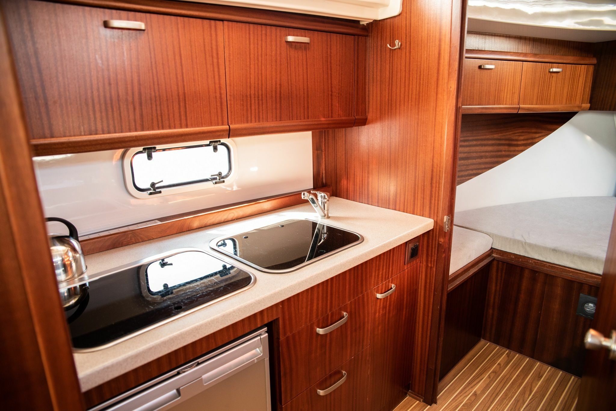 Cobra Yachts 860 | Miodzio