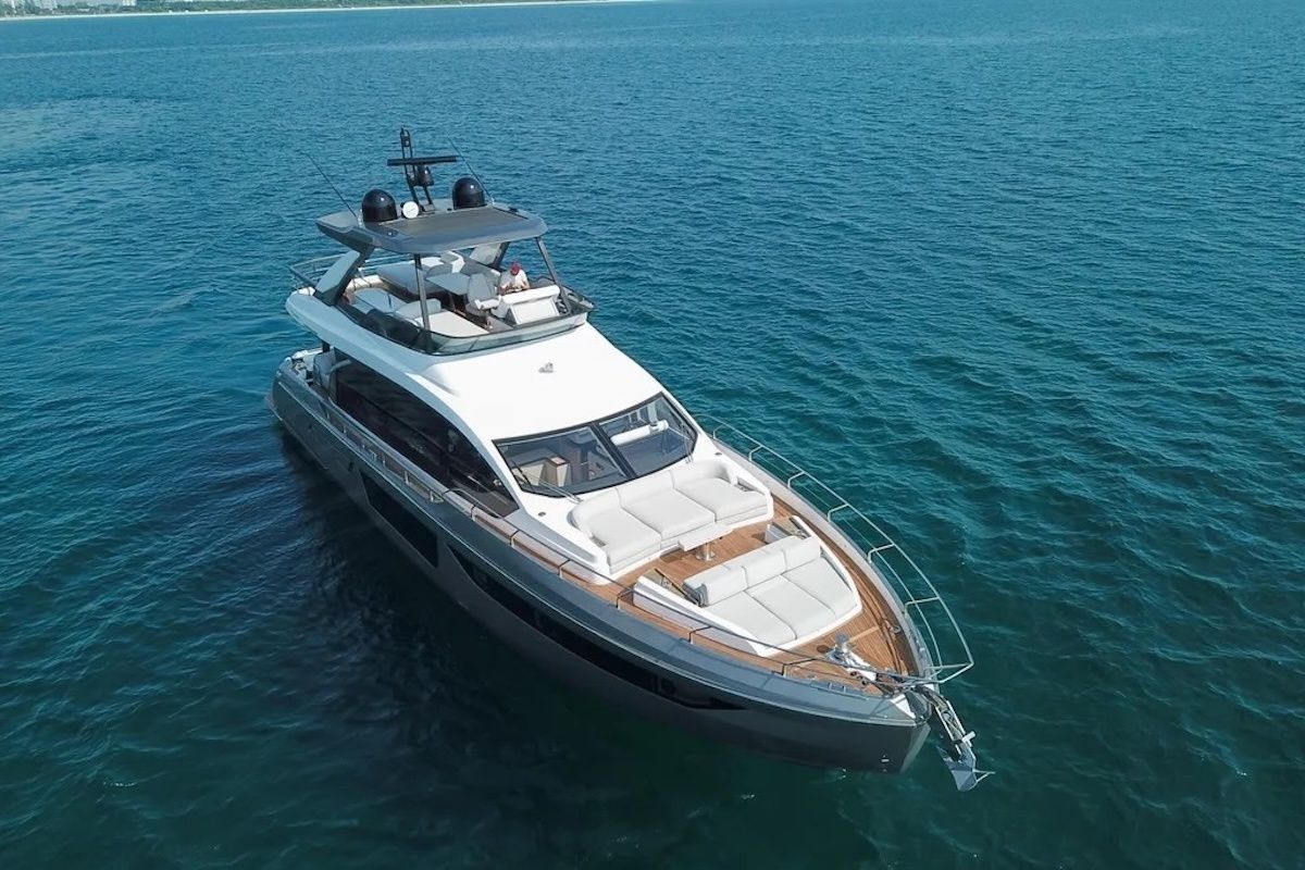 Azimut 68 | Spy Sea