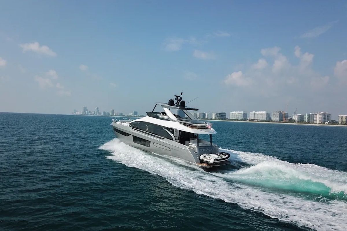 Azimut 68 | Spy Sea