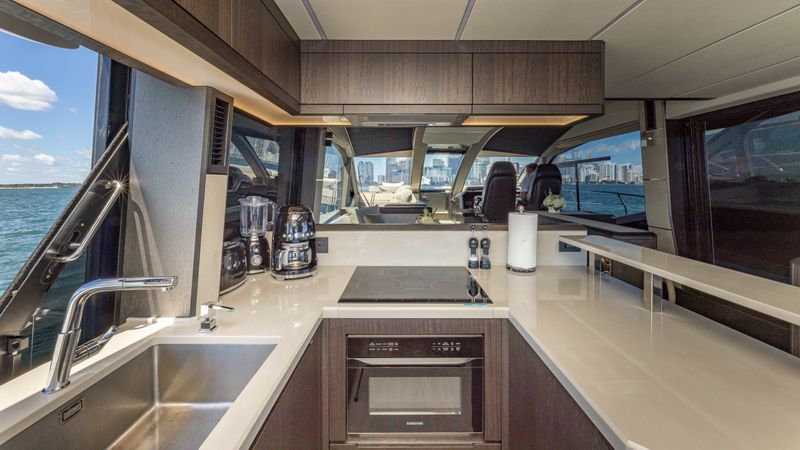 Galeon 640 Fly | Don't Tell Mom