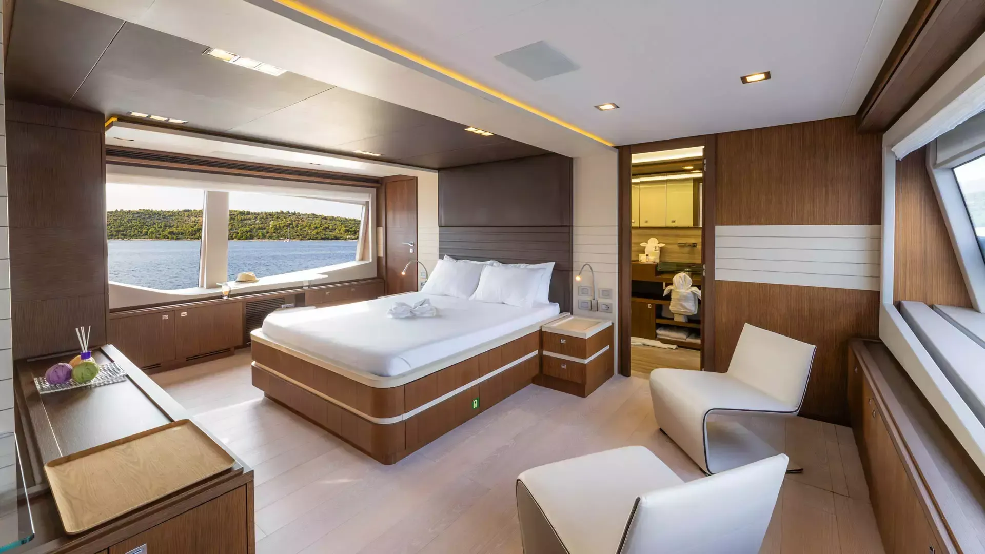 Ferretti Custom Line 100 | Morning Star