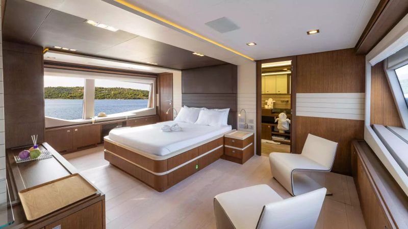 Ferretti Custom Line 100 | Morning Star