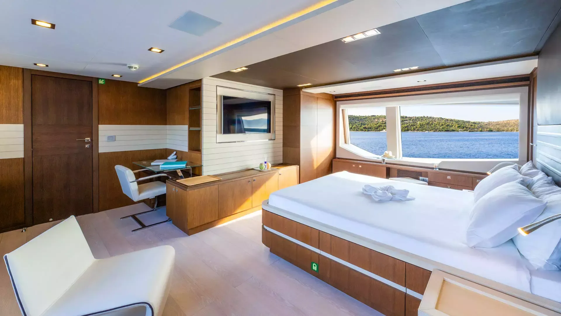 Ferretti Custom Line 100 | Morning Star