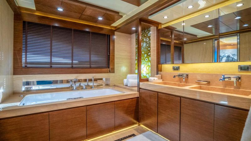 IAG Yachts Primadonna | Silent World