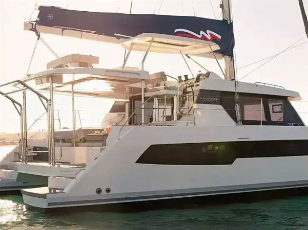 Leopard 42 | Moorings 25