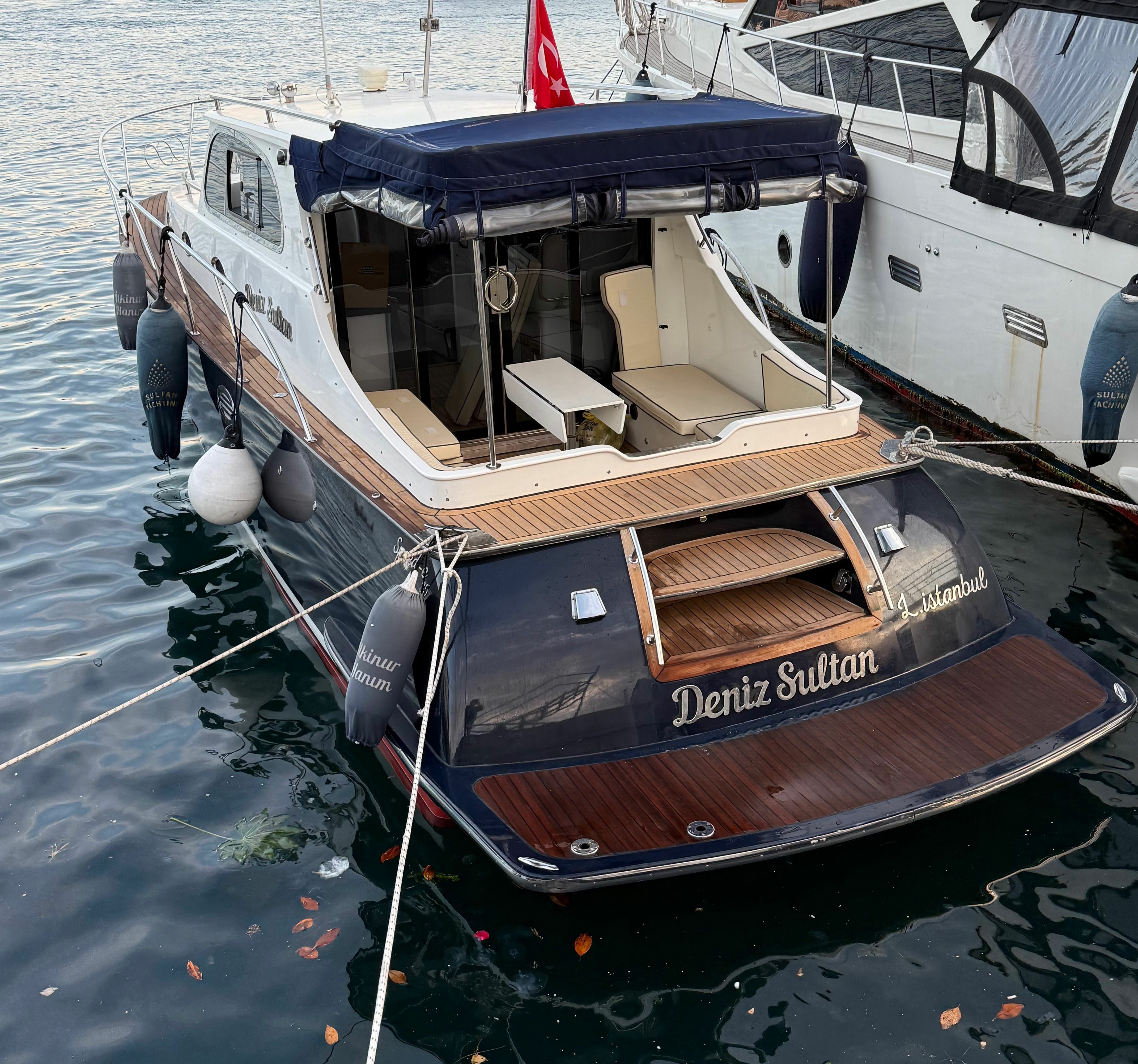 Lobster 35 | Deniz Sultan