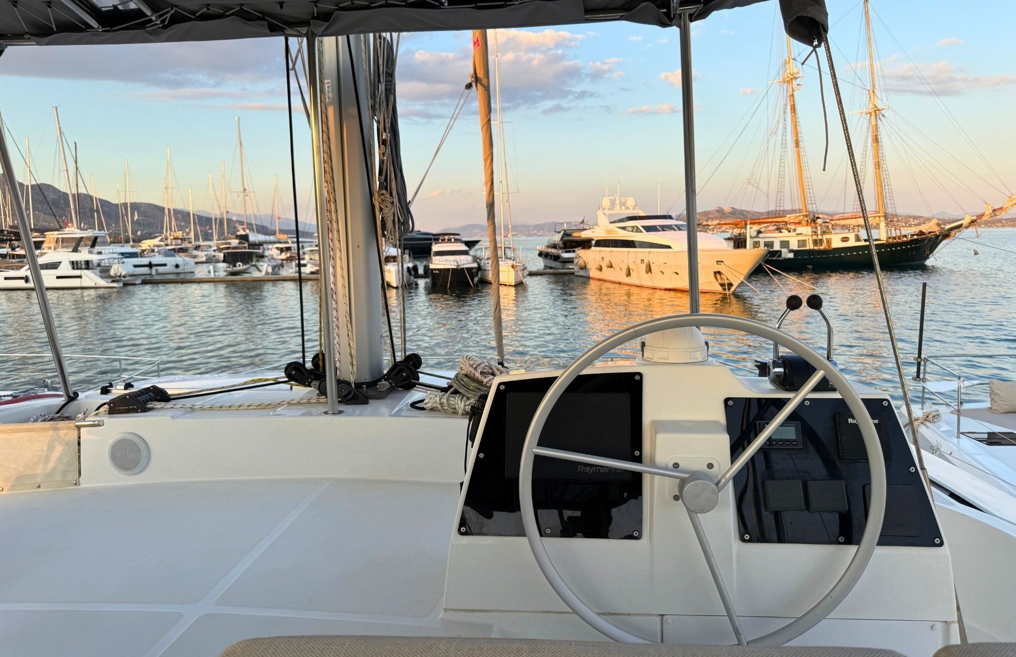Bali 4.8 | Selena