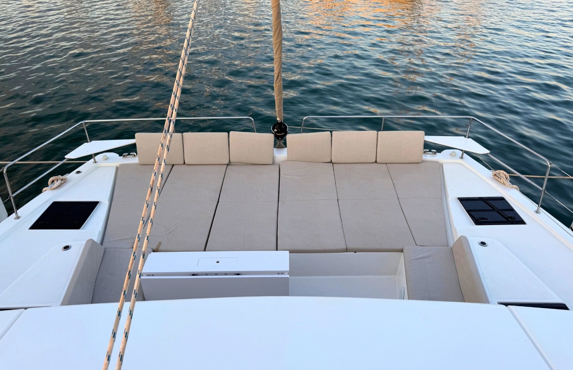 Bali 4.8 | Selena