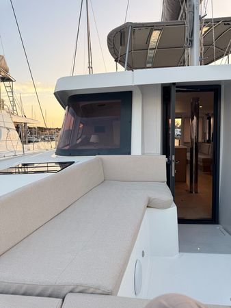 Bali 4.8 | Selena