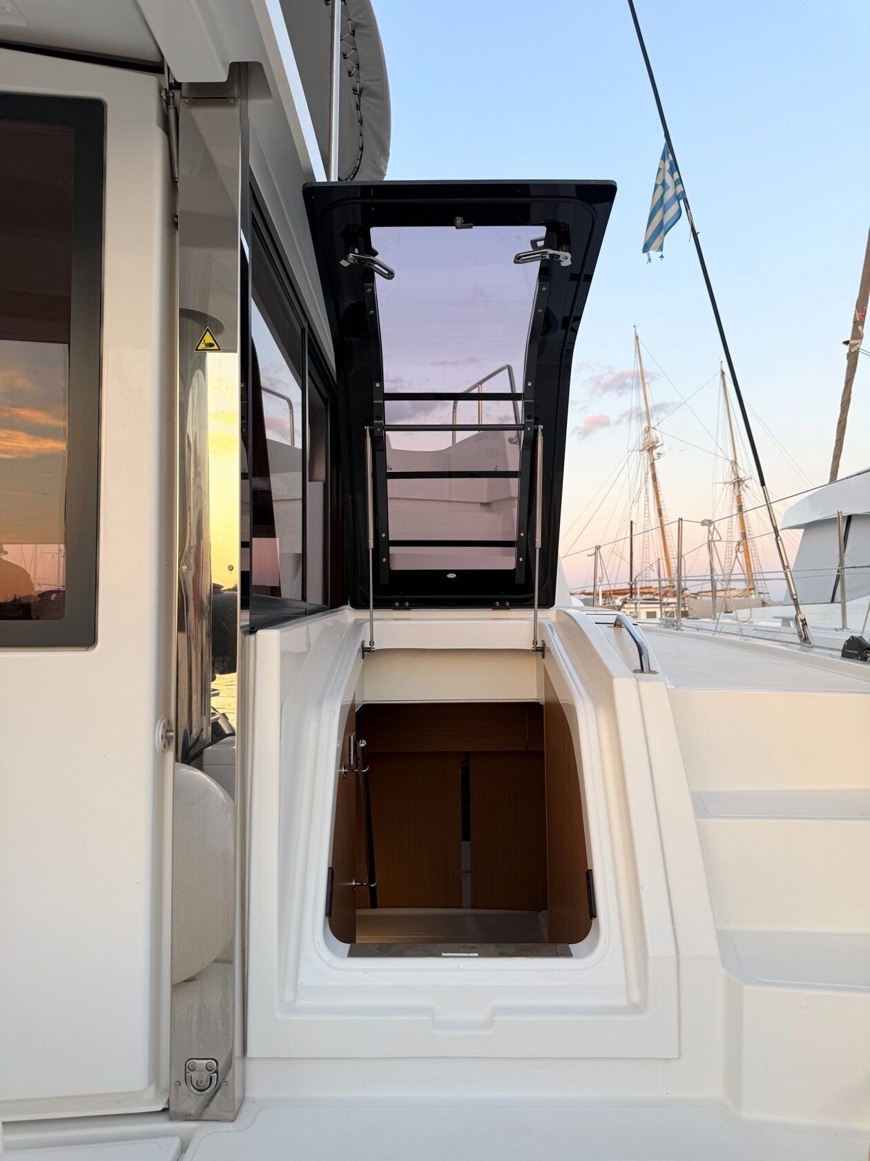 Bali 4.8 | Selena