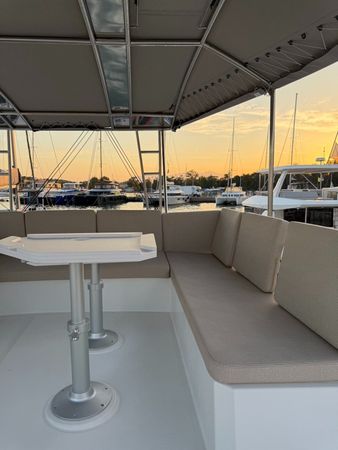 Bali 4.8 | Selena