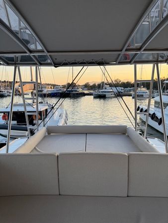Bali 4.8 | Selena