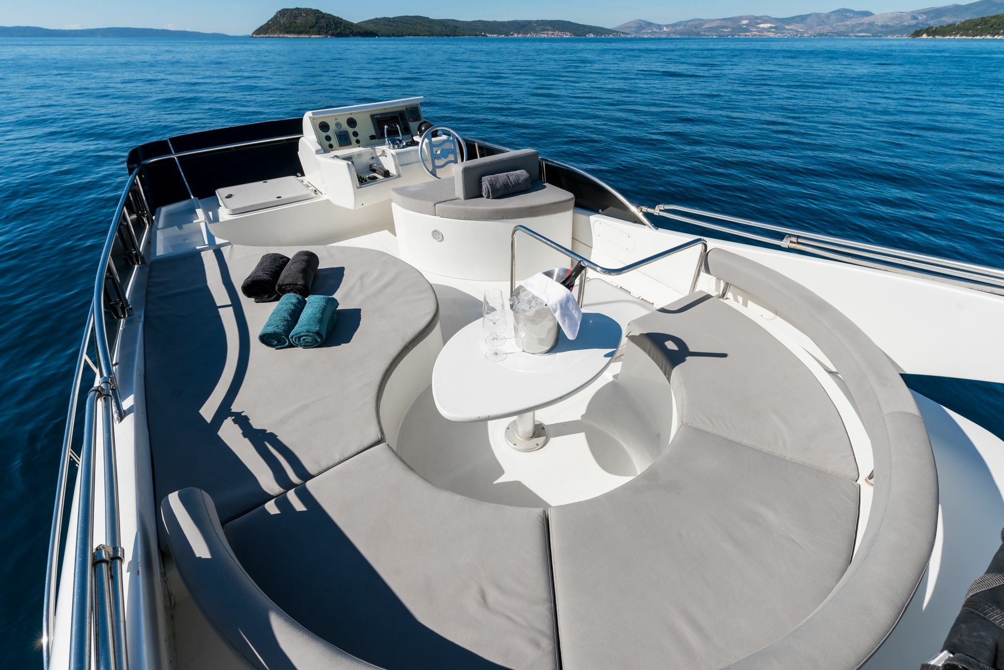 Ferretti 430 | Leona