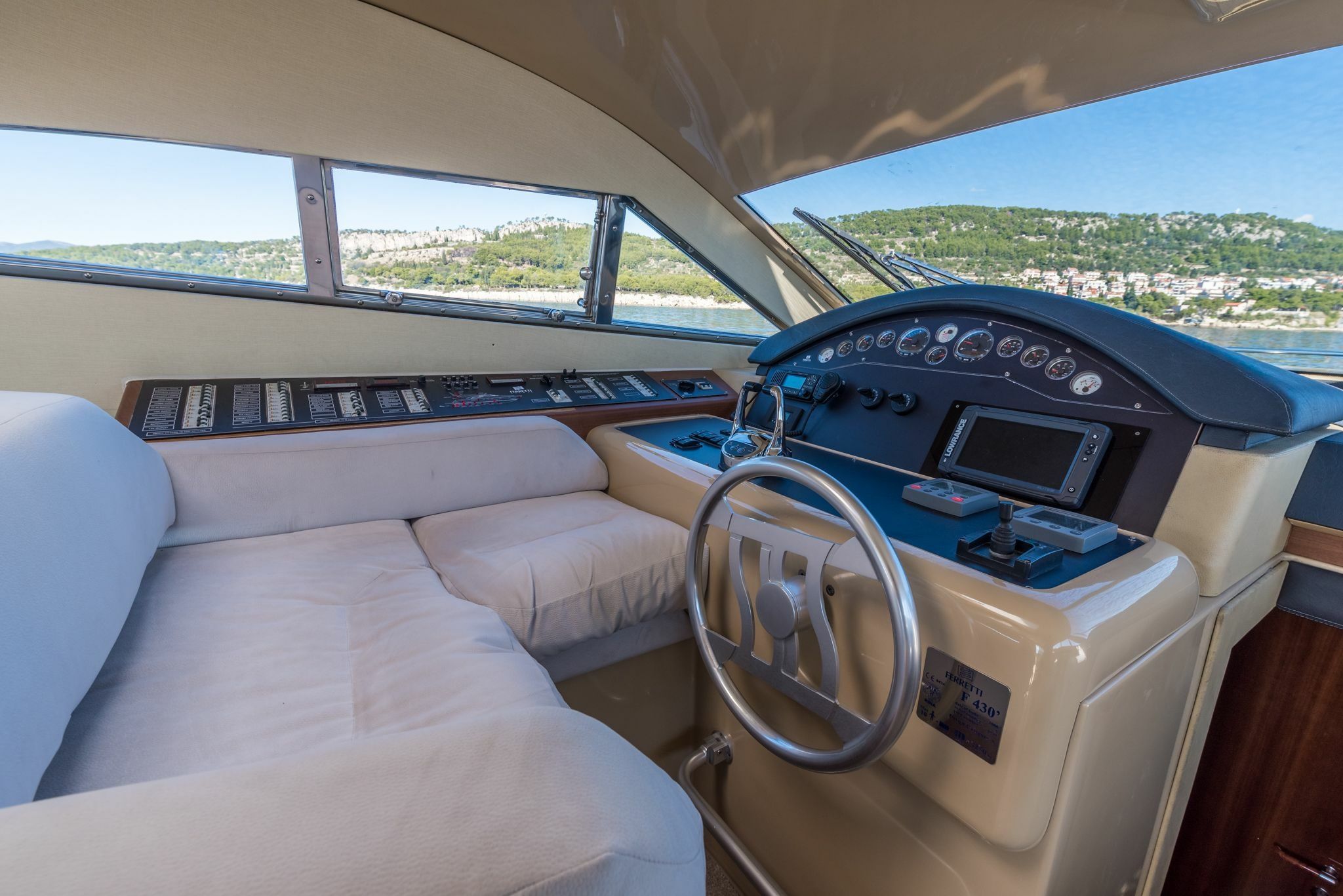 Ferretti 430 | Leona