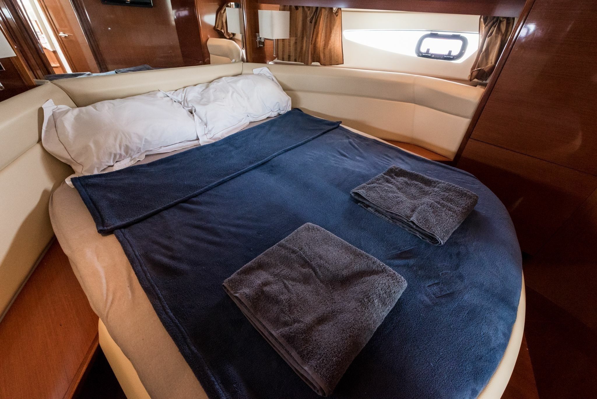 Jeanneau Prestige 400 Fly | Lino