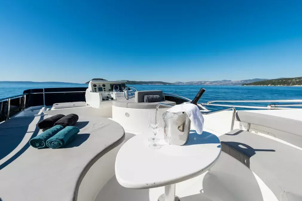 Ferretti 430 | Leona