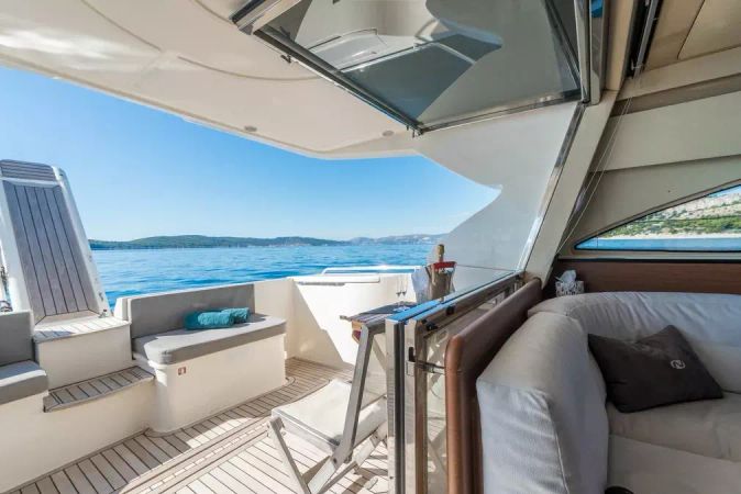 Ferretti 430 | Leona