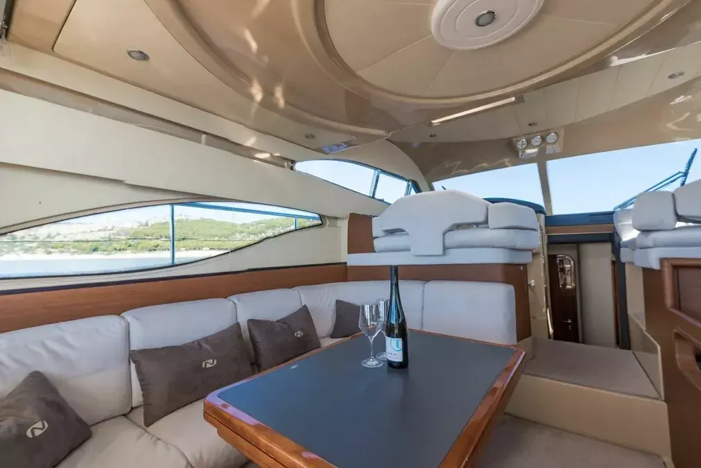 Ferretti 430 | Leona