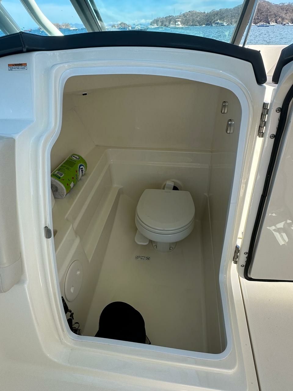 Boston Whaler 270 Vantage | 19