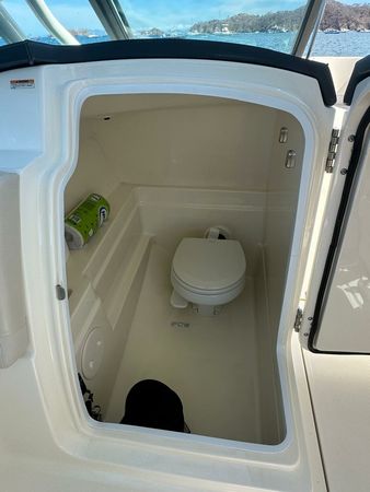 Boston Whaler 270 Vantage | 19