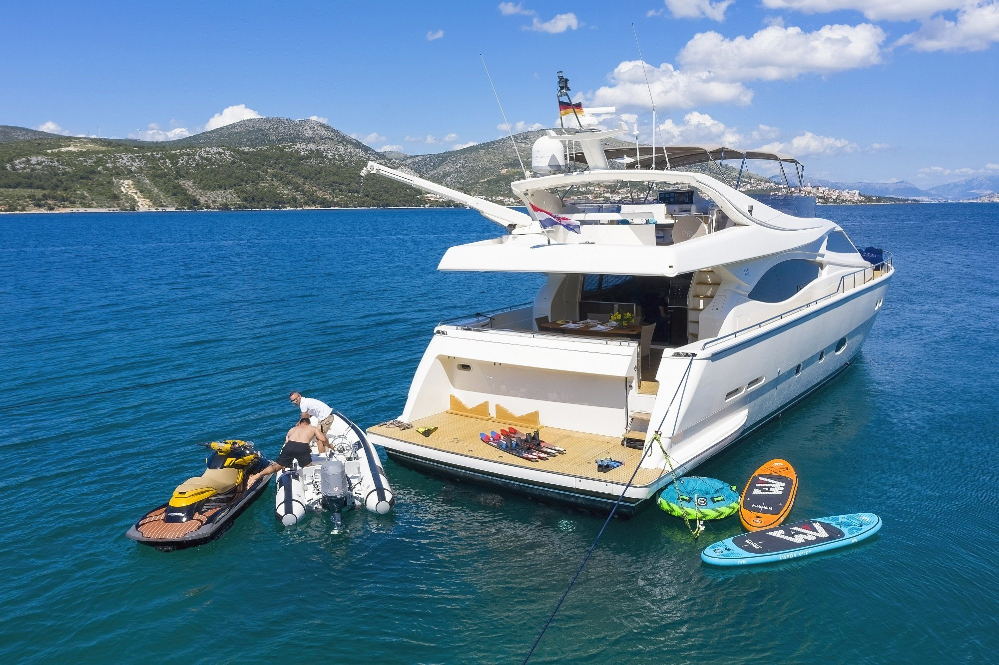 Ferretti 760 | Luna Rossa