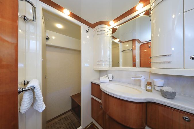 Ferretti 760 | Luna Rossa