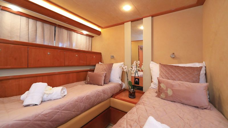 Ferretti 760 | Luna Rossa