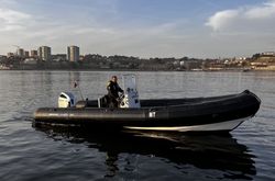 Motorni čoln Valiant 750 na Portugalskem