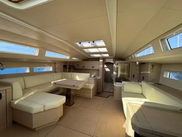 Jeanneau 60 | Elyvian Breeze