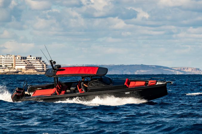 Axopar SC Brabus Line 37 | Caligula