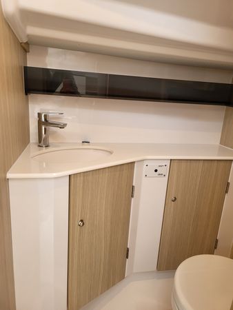 Maxus 24 | White Tuna