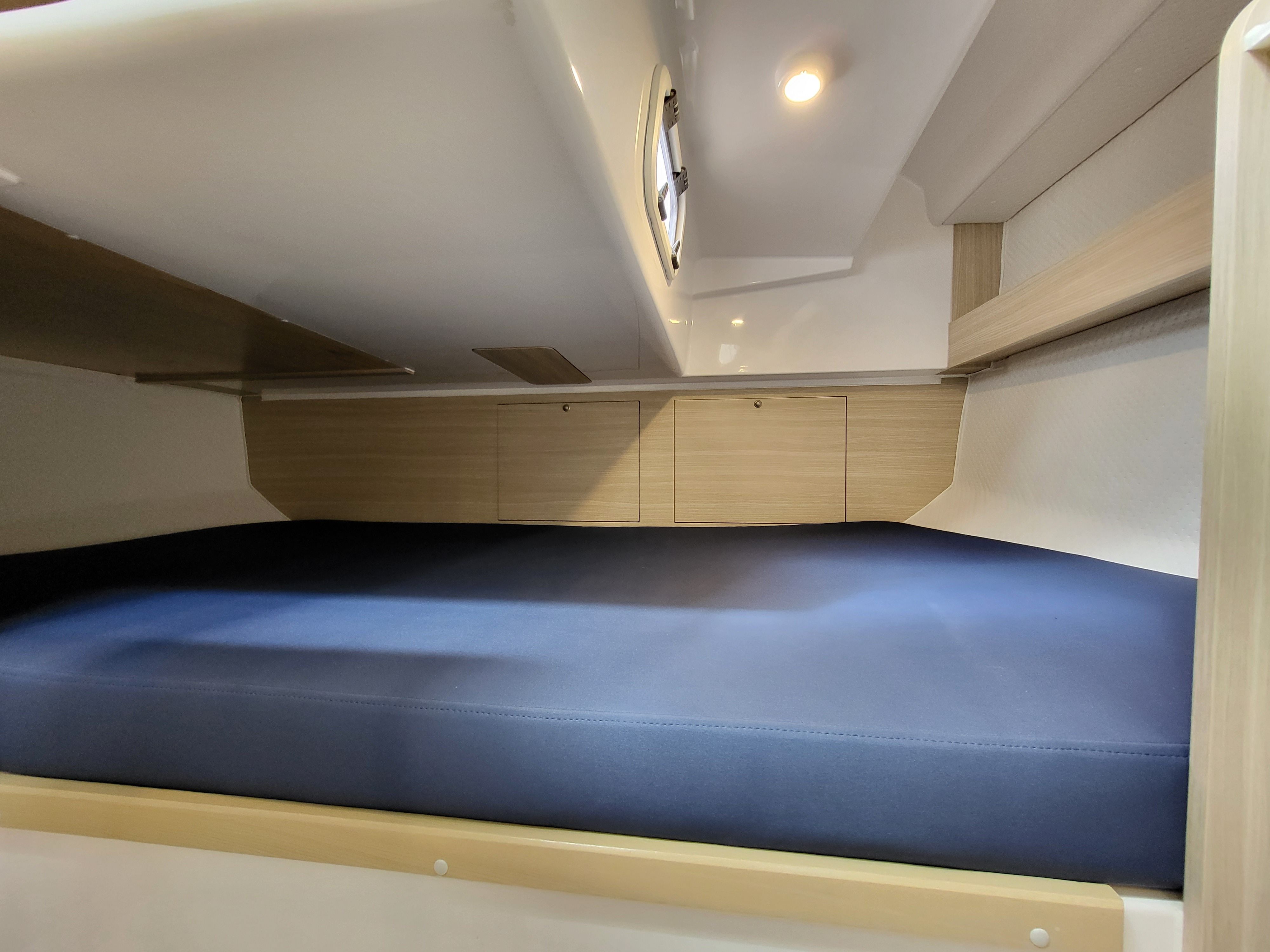 Maxus 24 | White Tuna