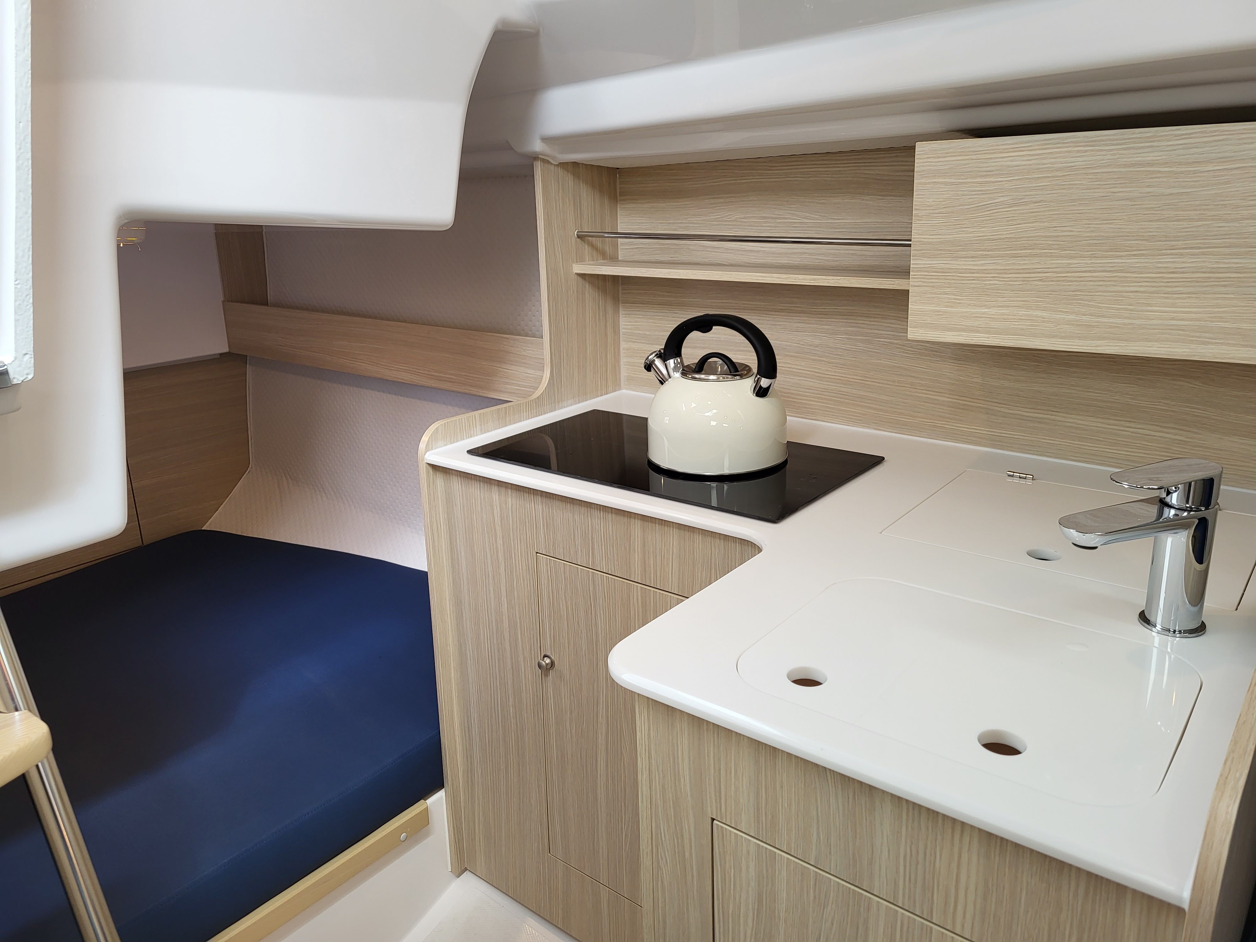 Maxus 24 | White Tuna