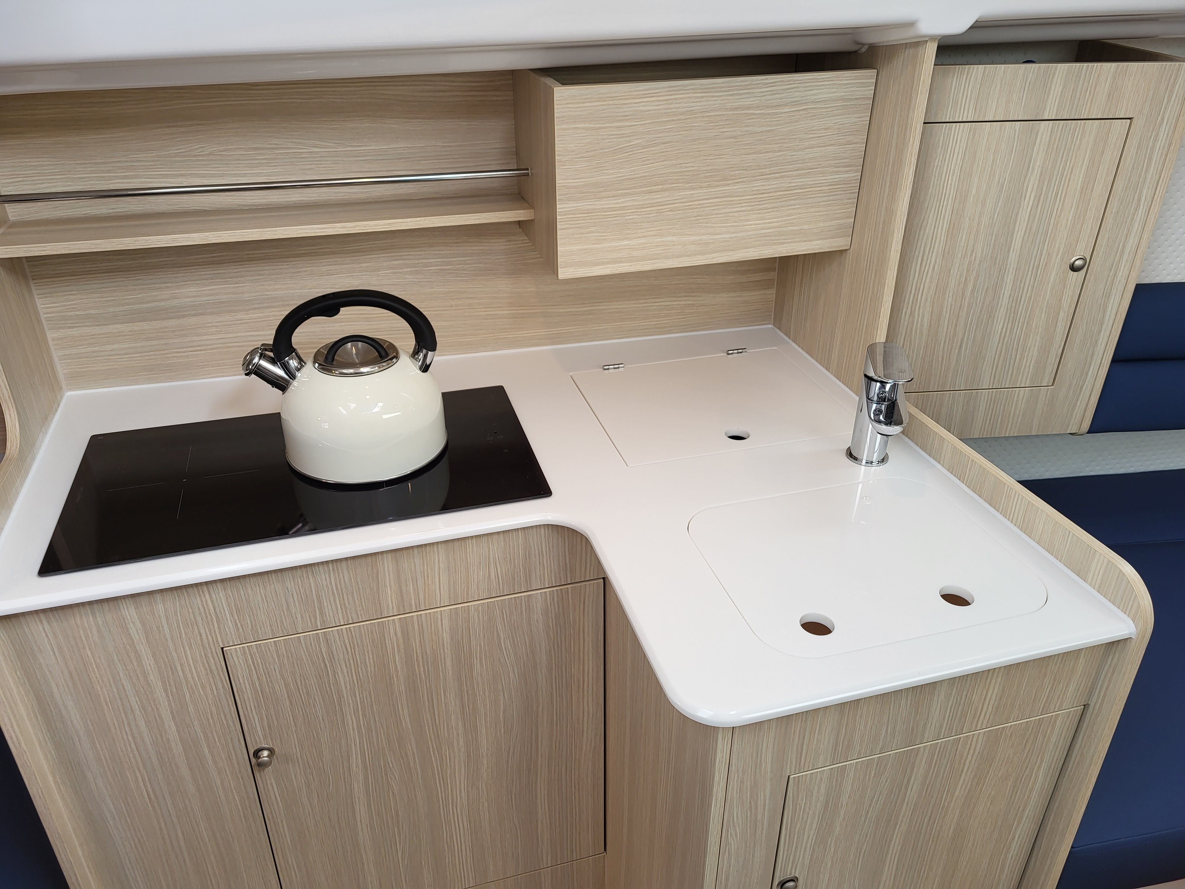 Maxus 24 | White Tuna