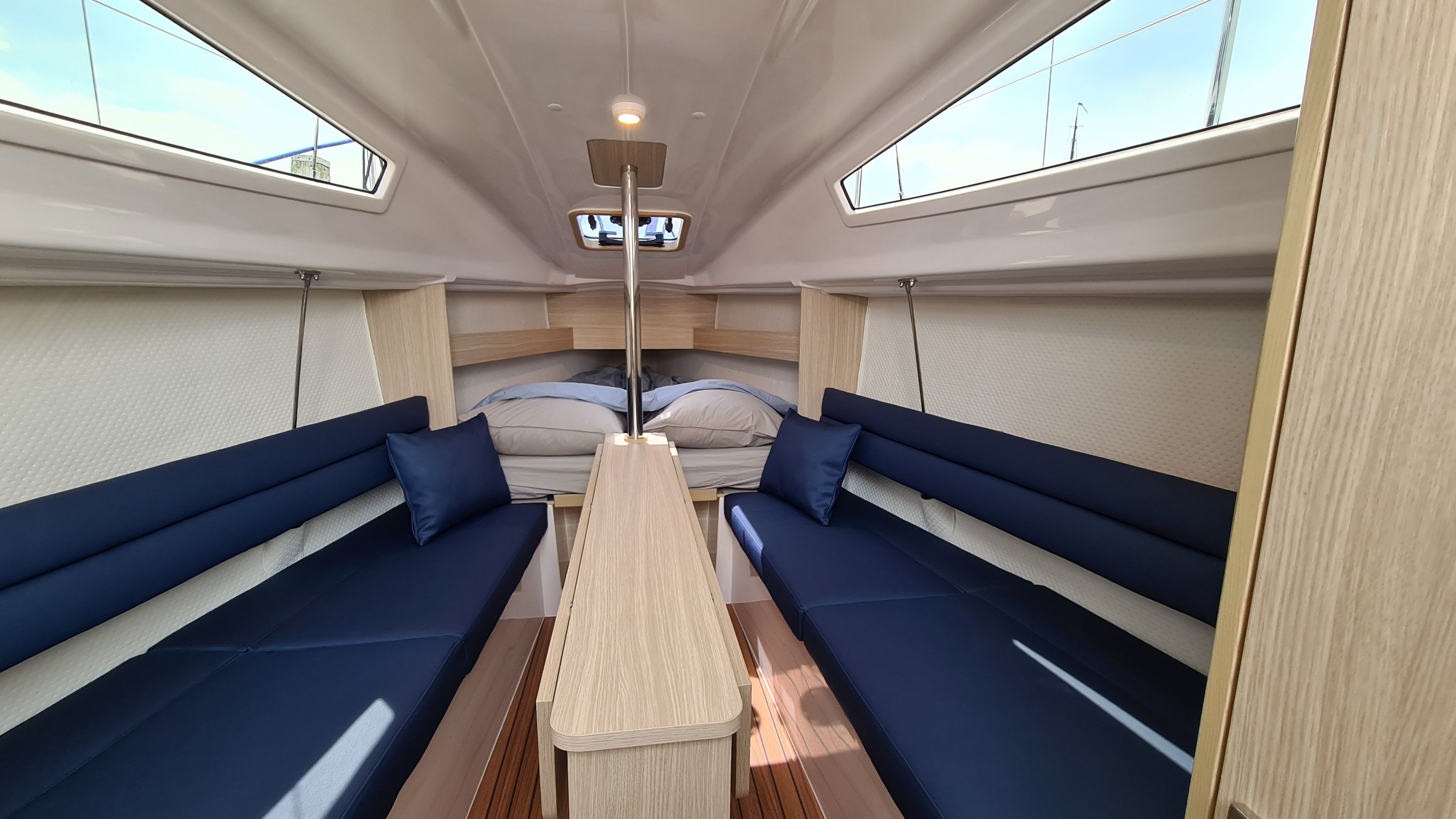 Maxus 24 | White Tuna