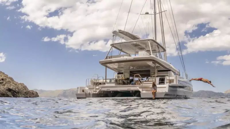 Lagoon 60 | Catwalk 1