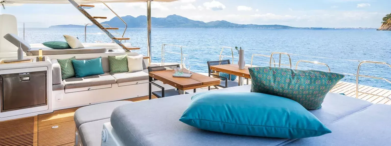 Lagoon 60 | Catwalk 1