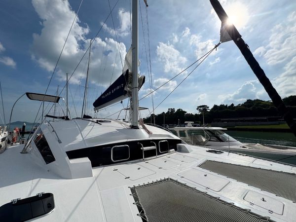 Island Spirit 410 | Isle Phantom