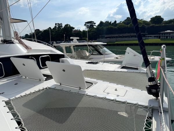 Island Spirit 410 | Isle Phantom