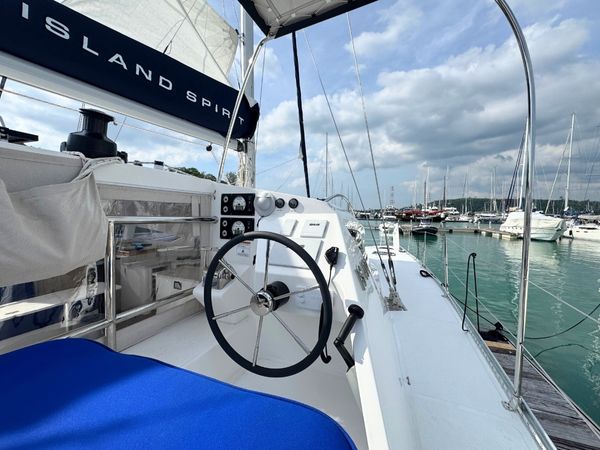 Island Spirit 410 | Isle Phantom
