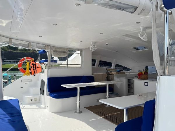 Island Spirit 410 | Isle Phantom