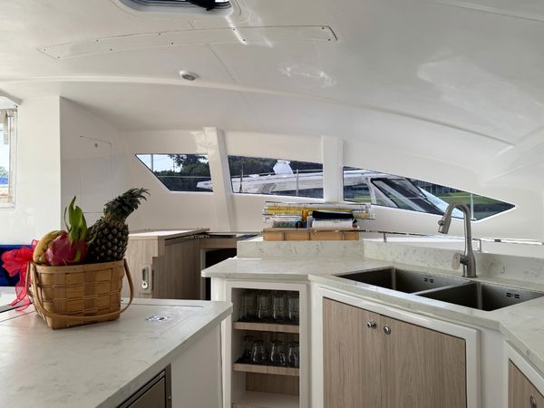 Island Spirit 410 | Isle Phantom