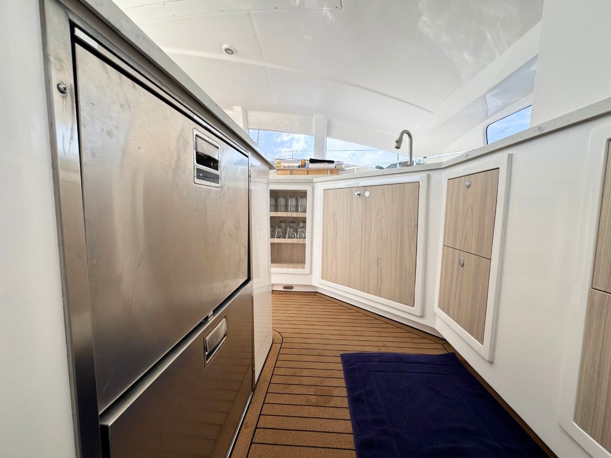 Island Spirit 410 | Isle Phantom