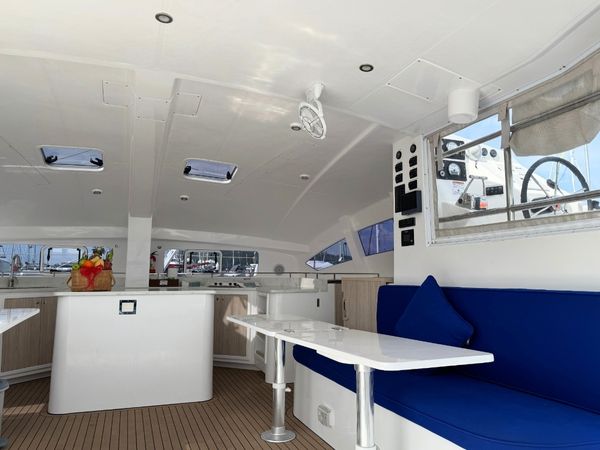 Island Spirit 410 | Isle Phantom