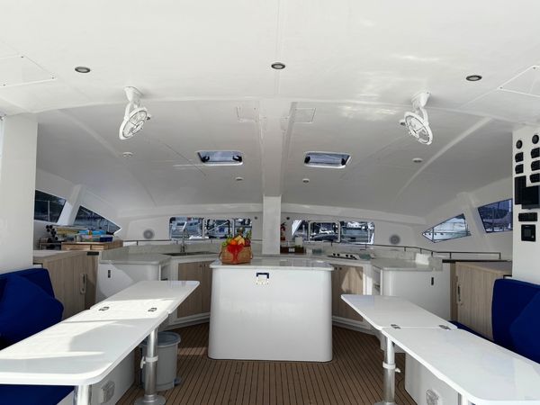 Island Spirit 410 | Isle Phantom